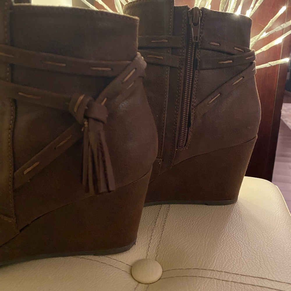 EUC—wedge heeled bootie